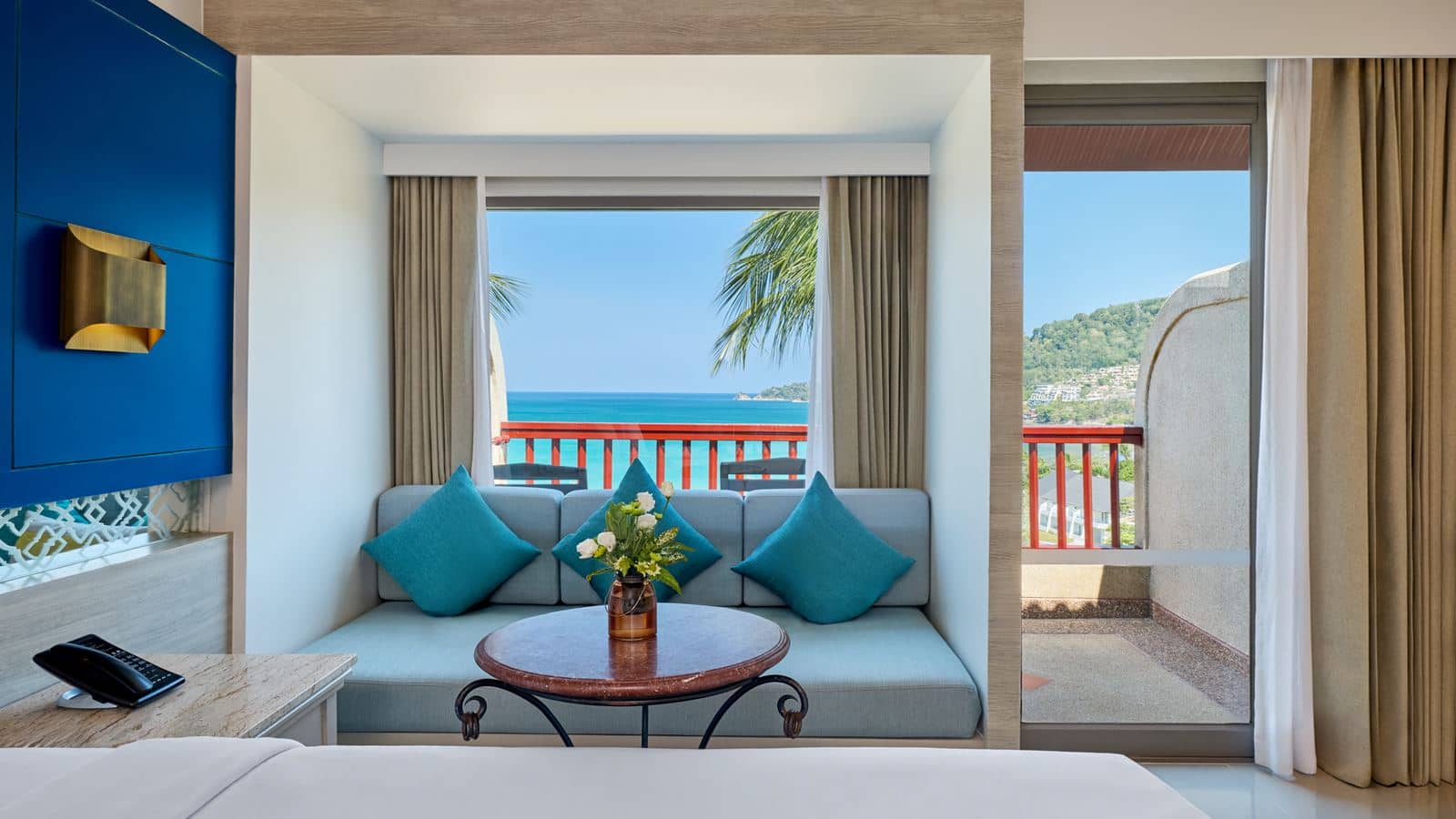 rooms-deluxe-seaview-room