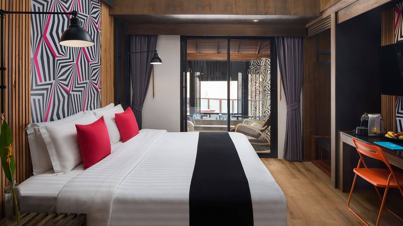 rooms-deluxe-balcony-suite