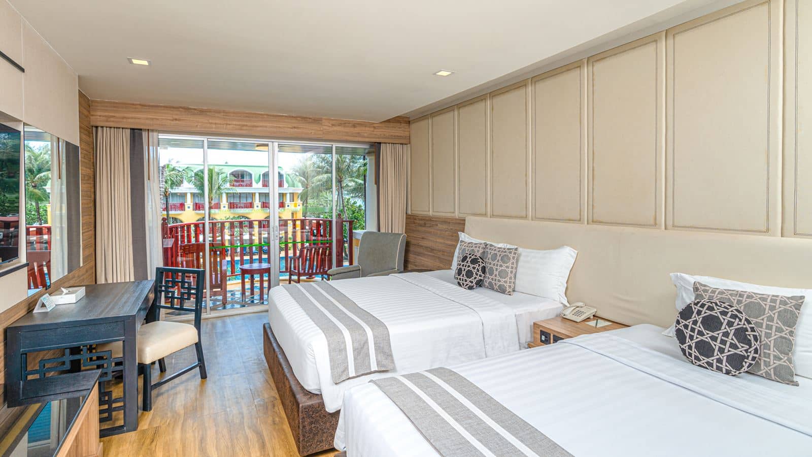 rooms-deluxe-pool-view