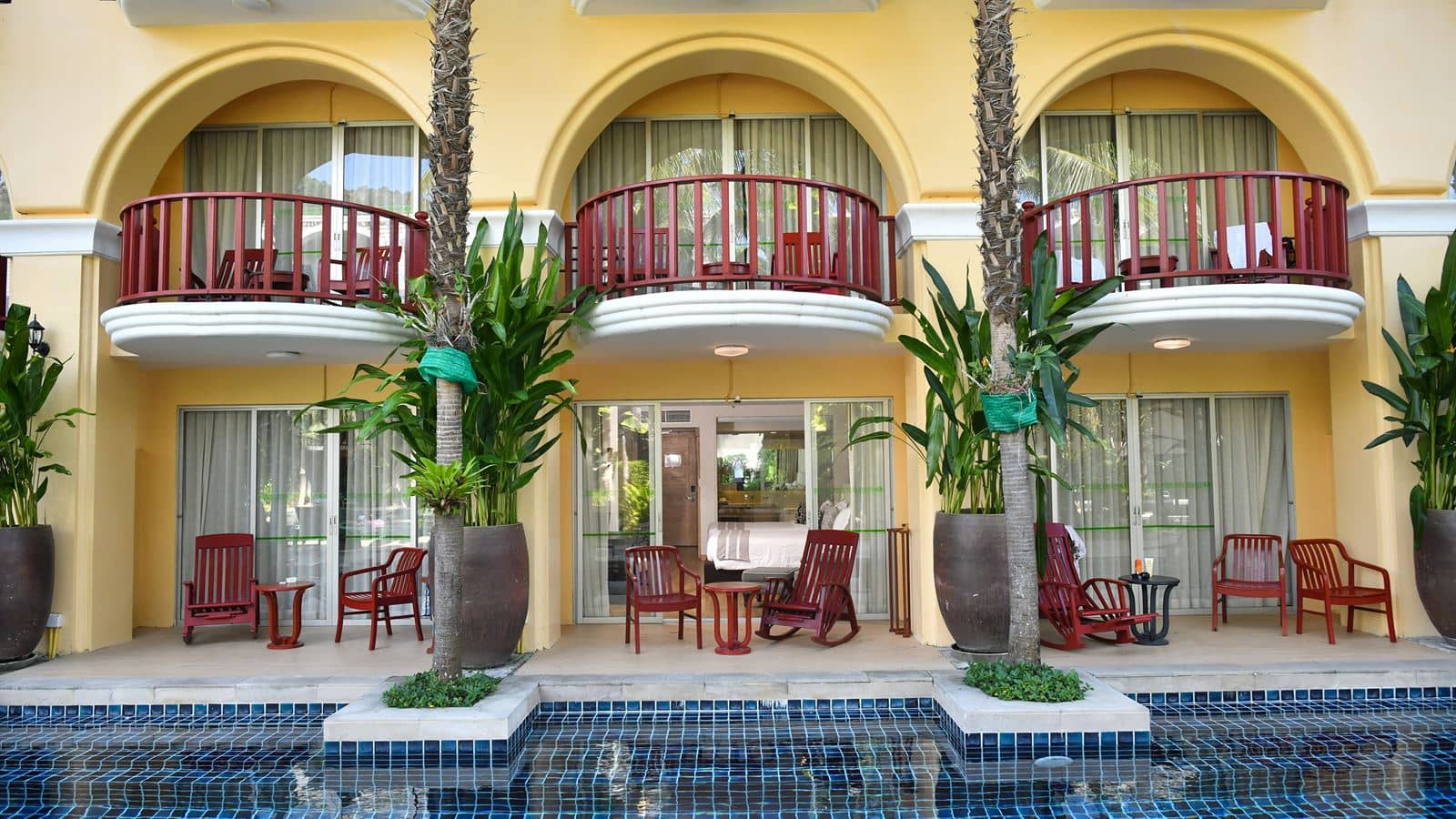 rooms-deluxe-pool-access