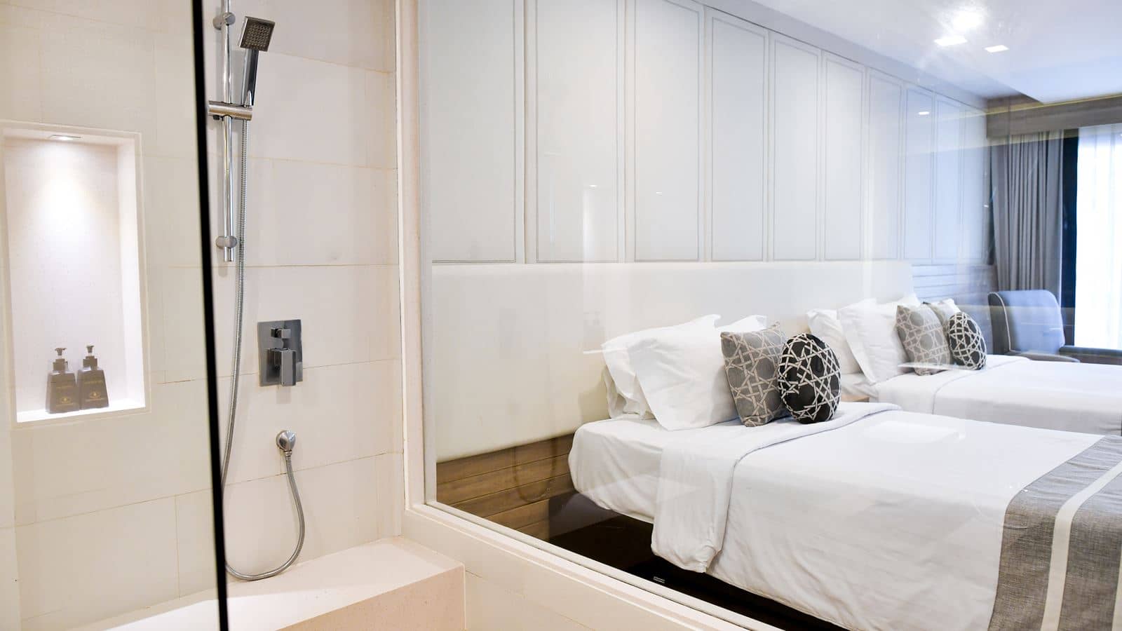 rooms-deluxe-pool-access
