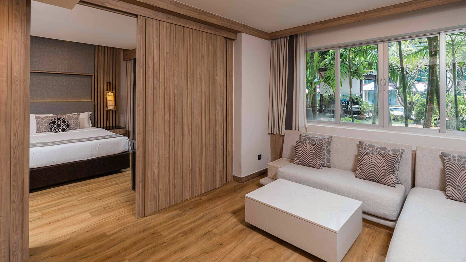 rooms-family-pool-access