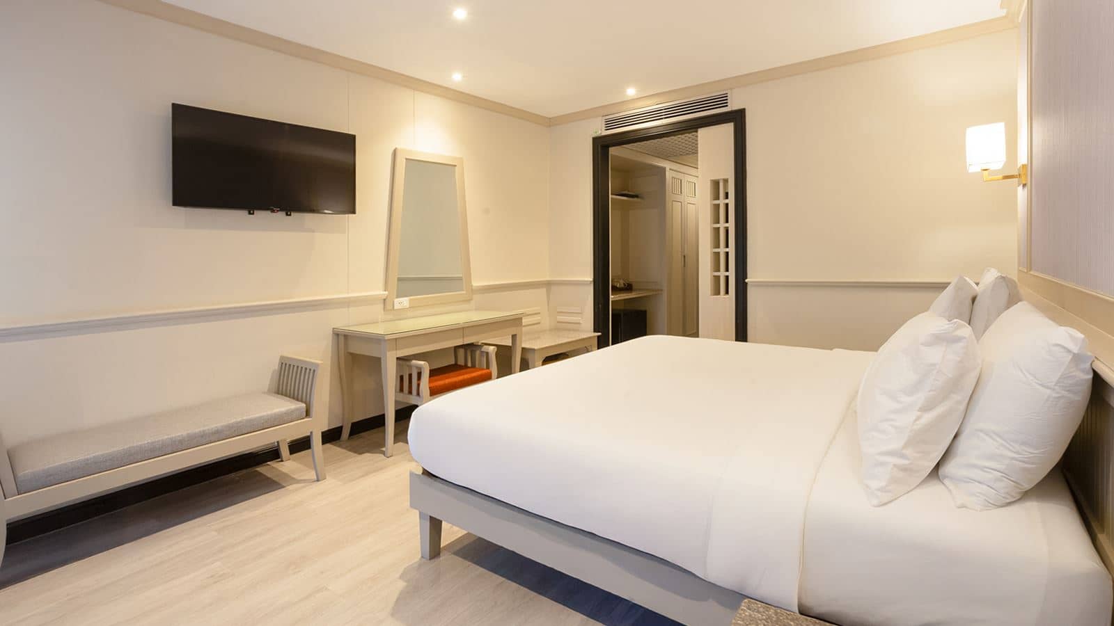 rooms-deluxe-room