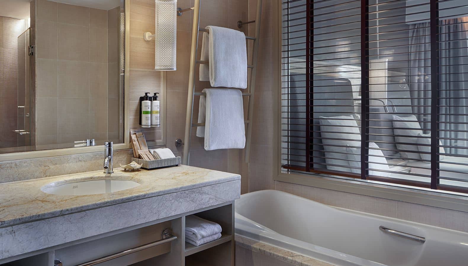 rooms-deluxe-sea-view