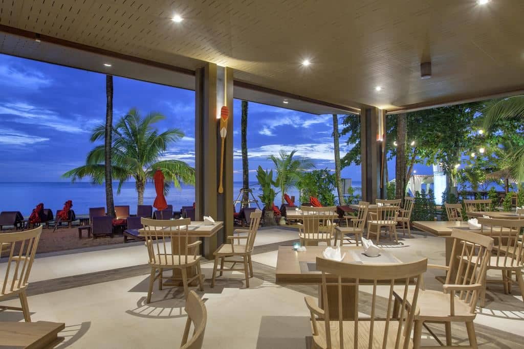 restaurants-sassis-beach-club