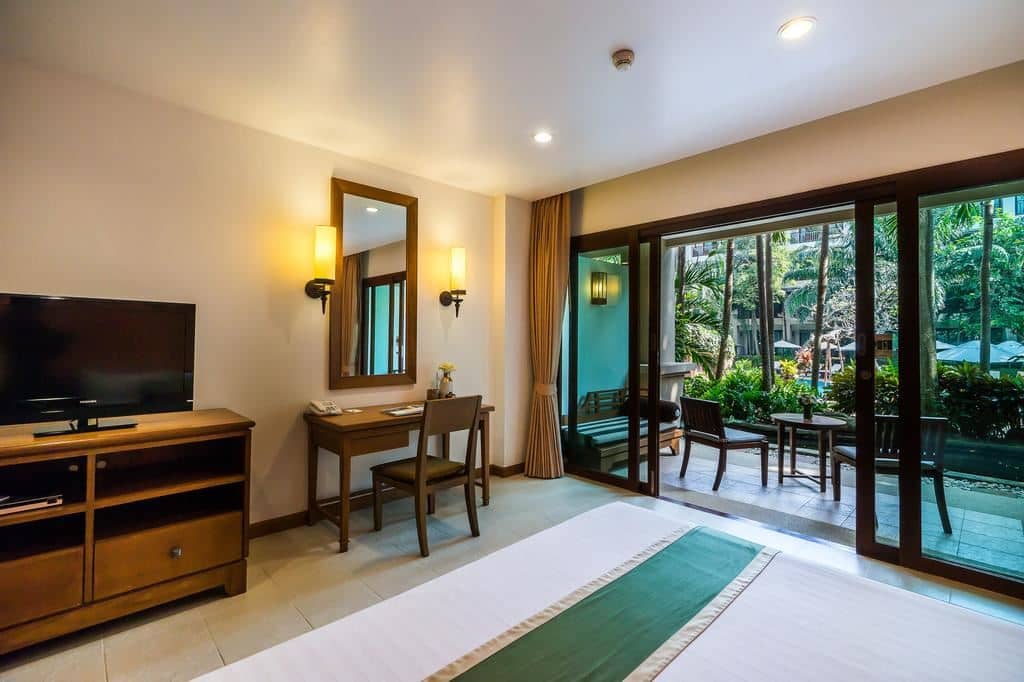 rooms-deluxe-family-room