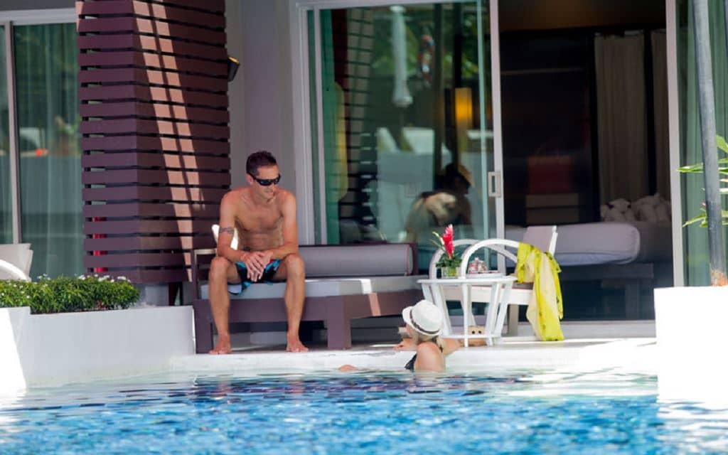 rooms-deluxe-pool-access