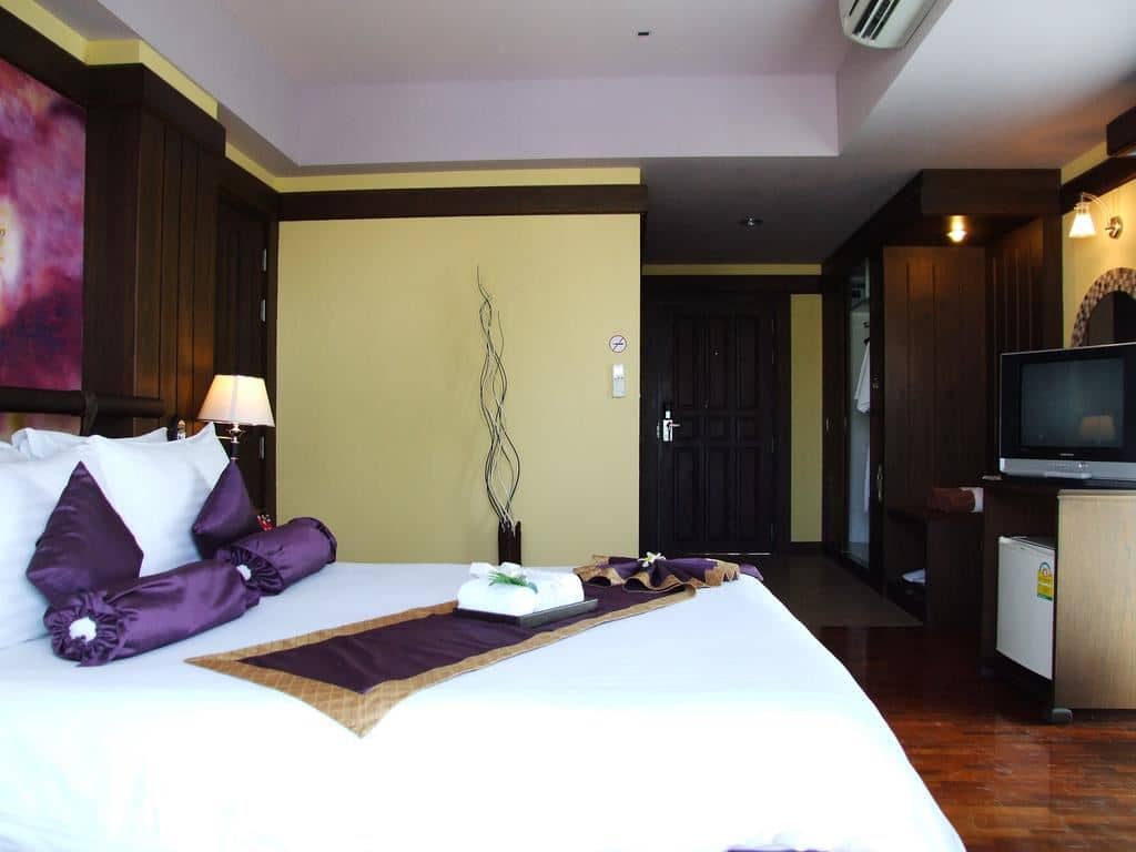 rooms-deluxe-room