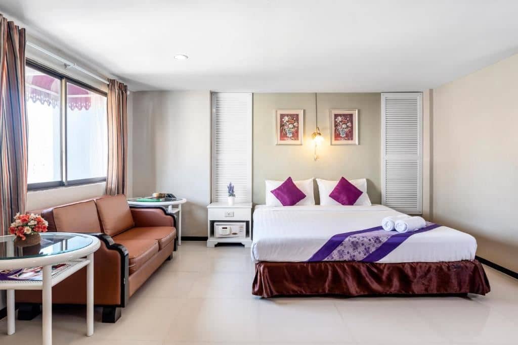 rooms-deluxe-room
