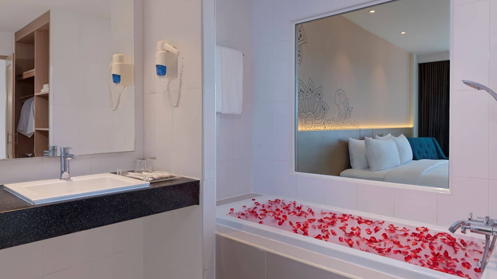rooms-executive-club-room
