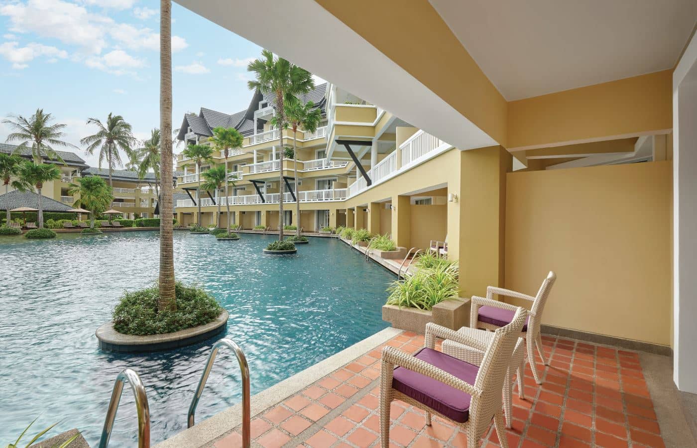 rooms-laguna-pool-access-twin-room