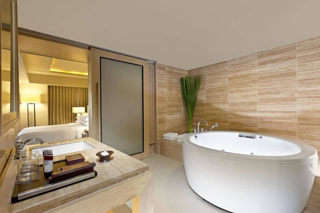 rooms-club-sea-facing-suite