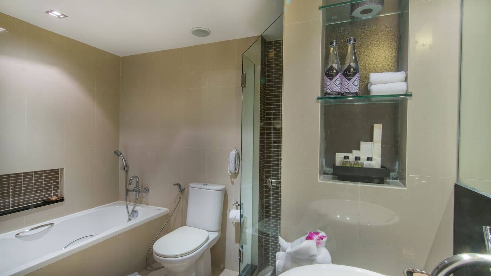rooms-deluxe-room