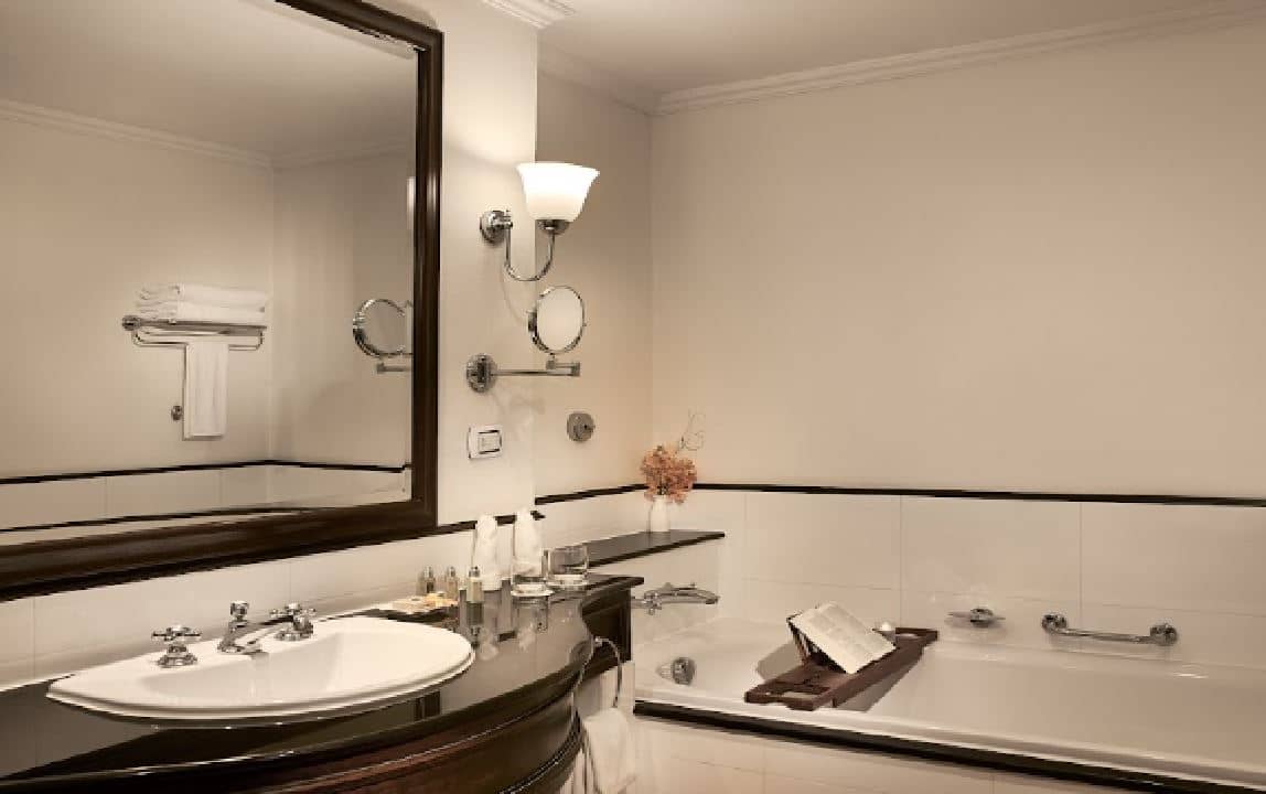 rooms-luxury-room