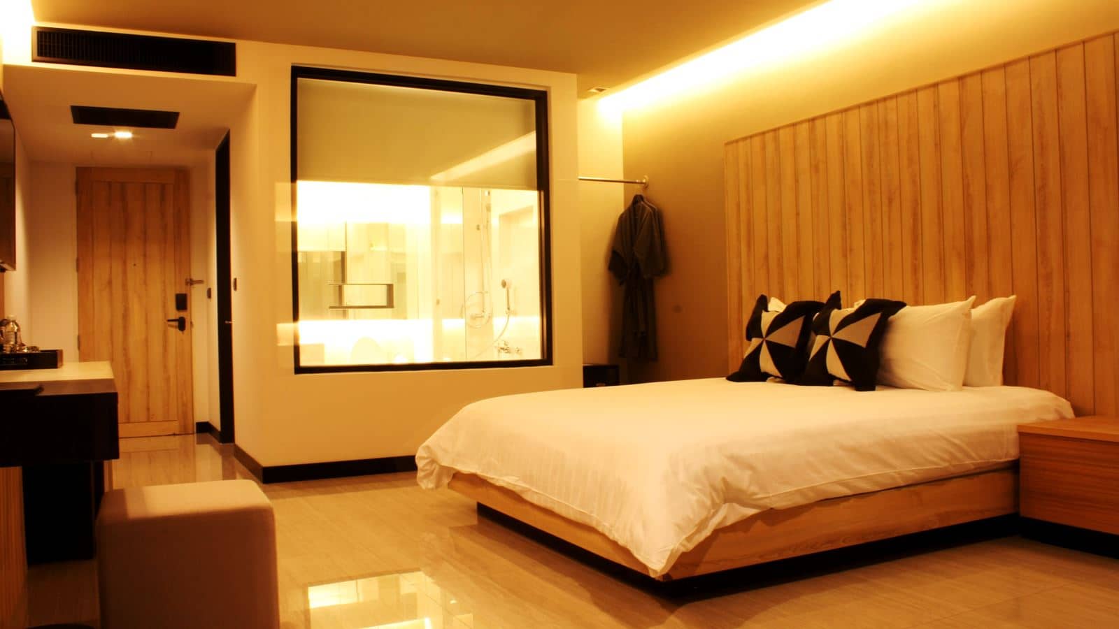 rooms-t-six-5-phenomenal-deluxe-city-view
