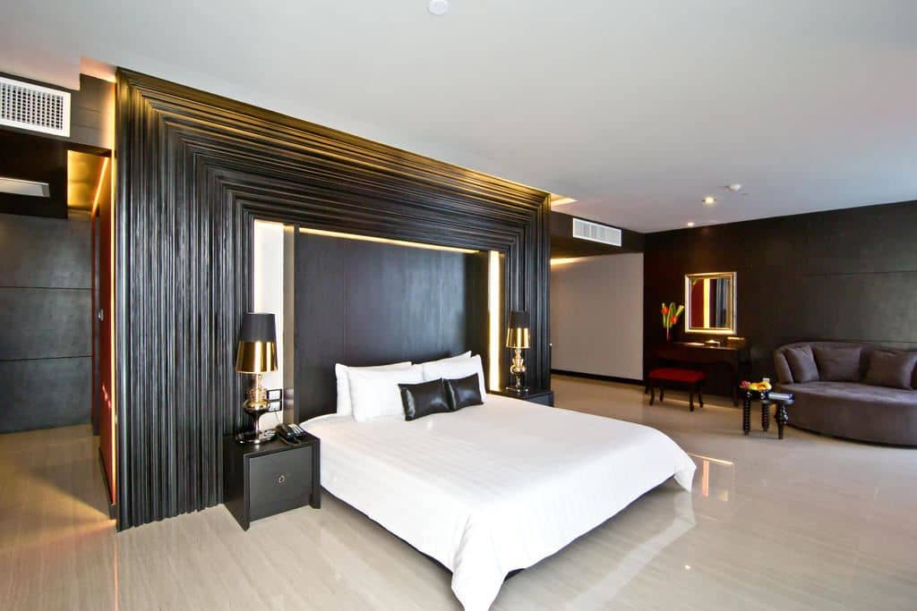 rooms-t-six-5-quarter-corner-suite
