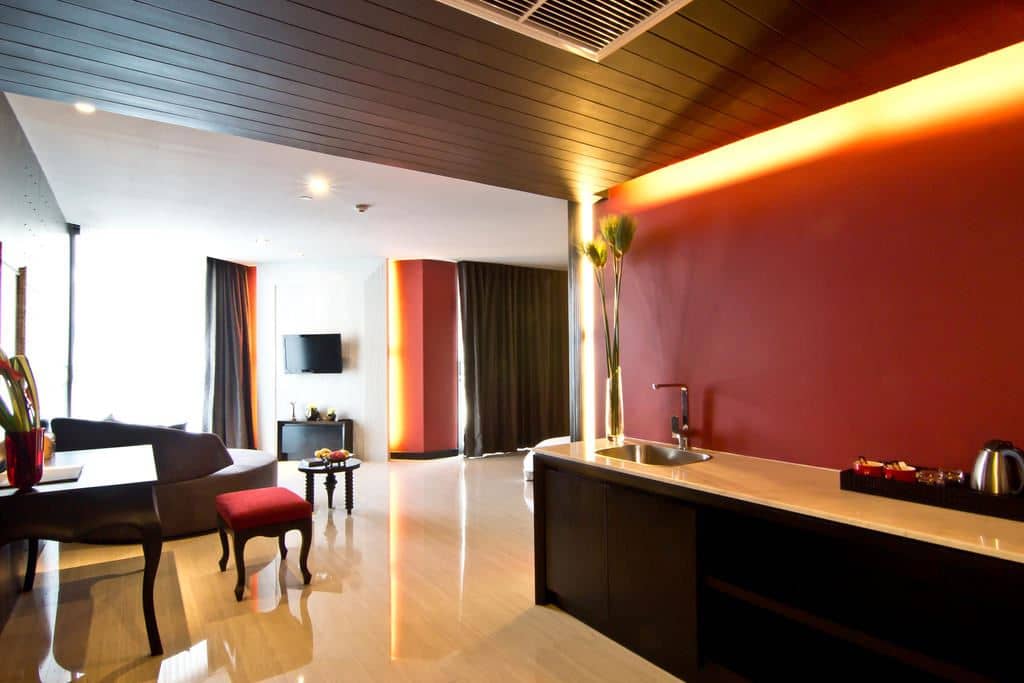 rooms-t-six-5-quarter-corner-suite