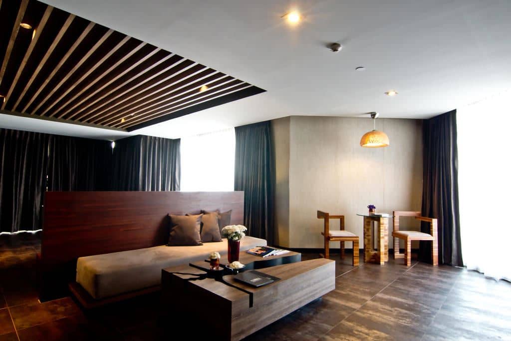 rooms-t-six-5-quarter-corner-suite