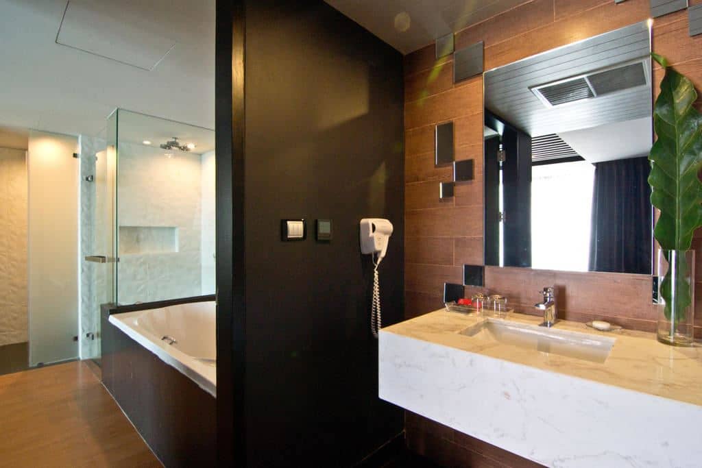 rooms-t-six-5-quarter-corner-suite
