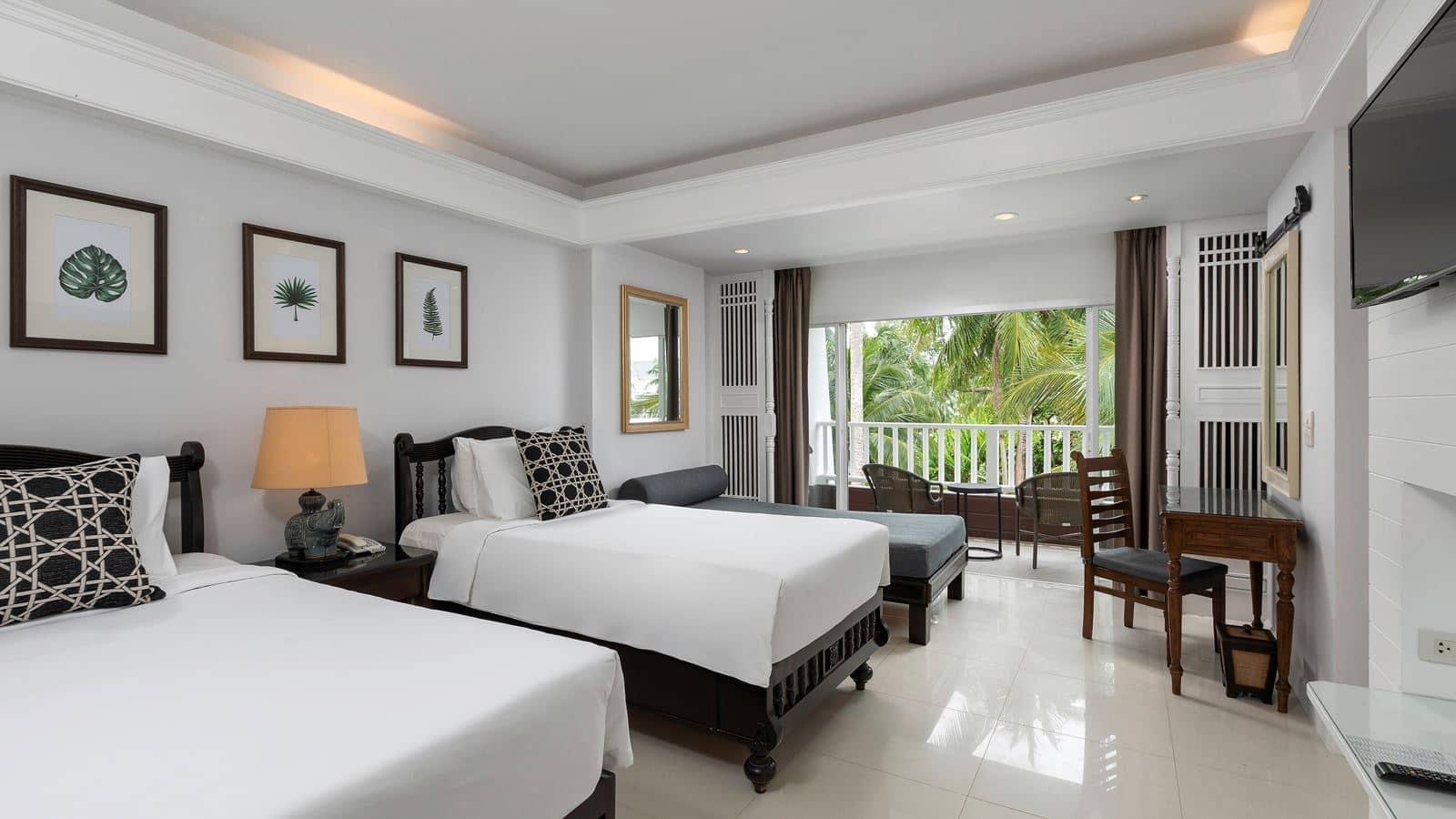 rooms-2-bedroom-family-suite-with-terrace