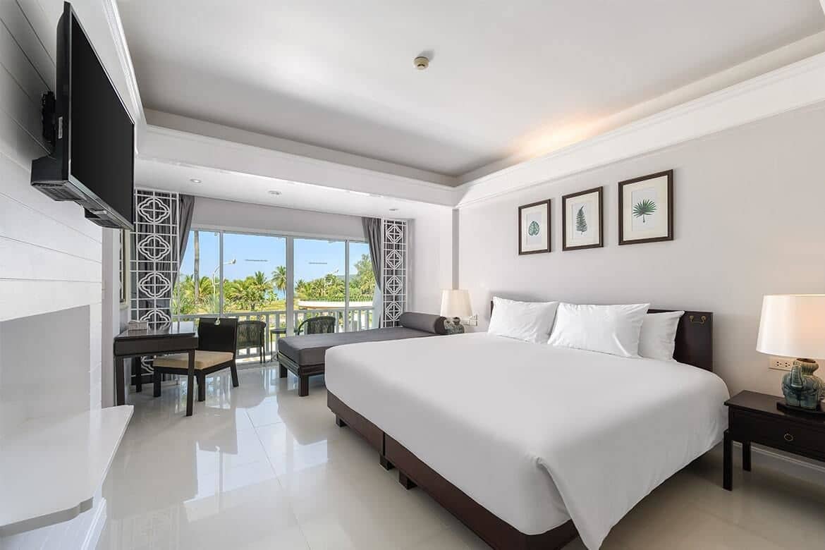 rooms-lagoon-pool-view-deluxe-terrace
