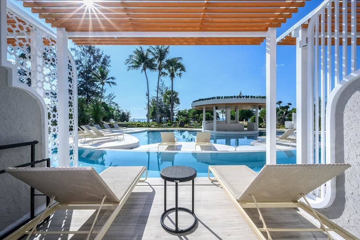rooms-lagoon-pool-access-deluxe-terrace