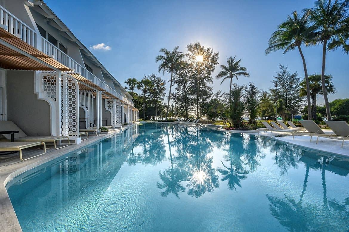 rooms-lagoon-pool-access-deluxe-terrace
