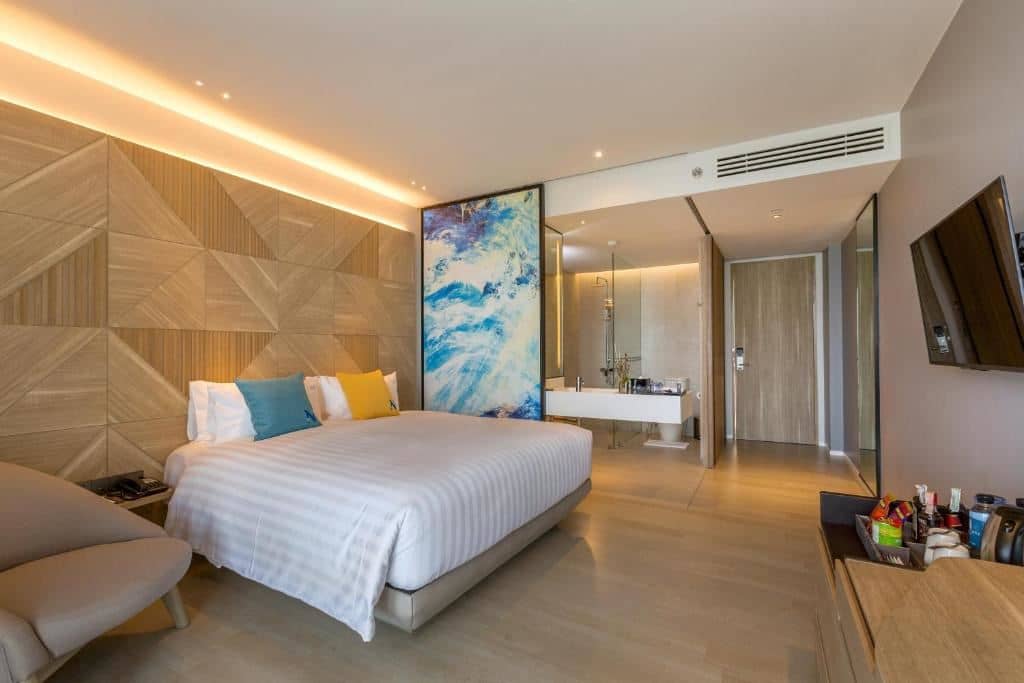 rooms-deluxe-pool-view