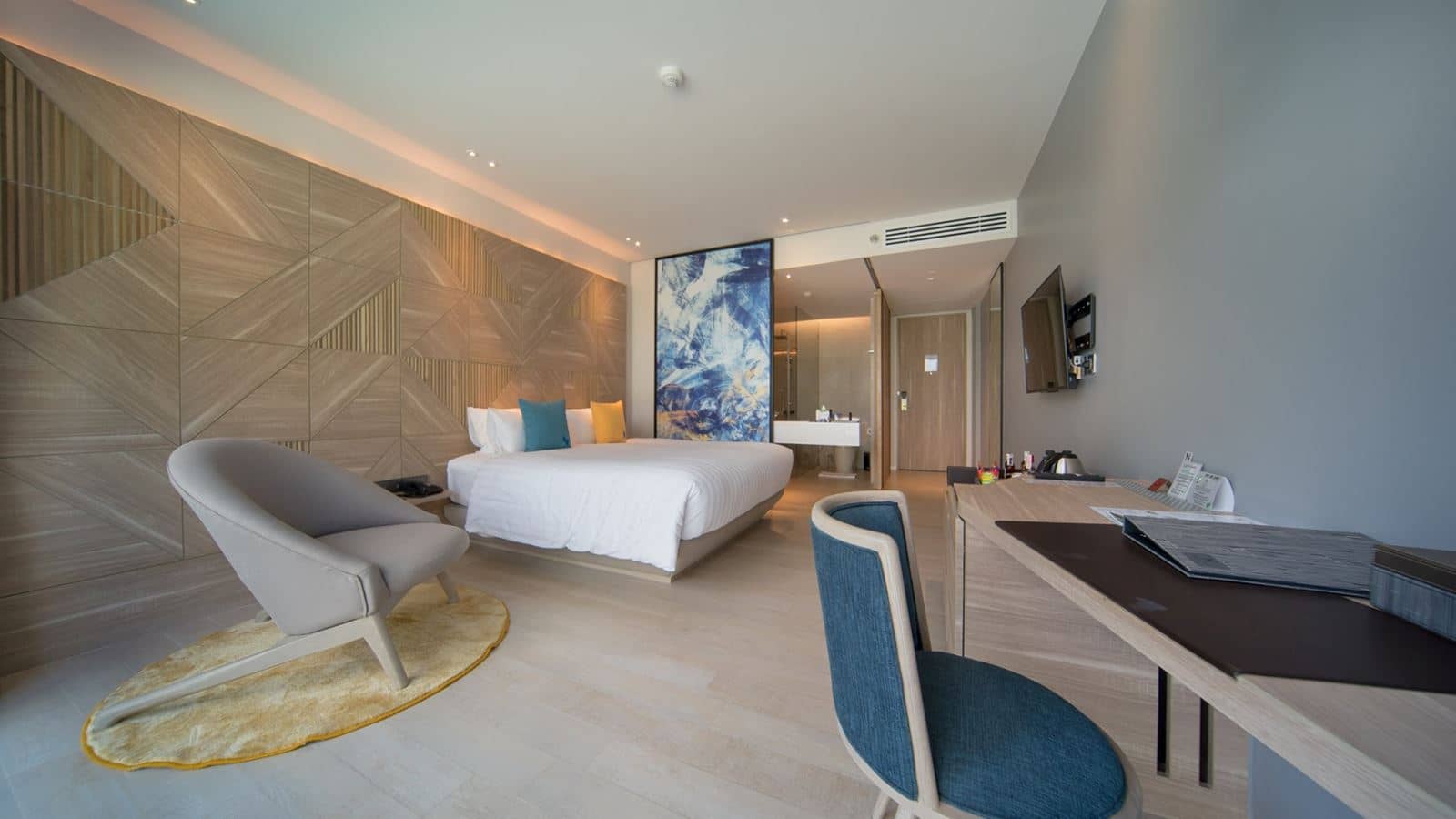 rooms-deluxe-pool-view