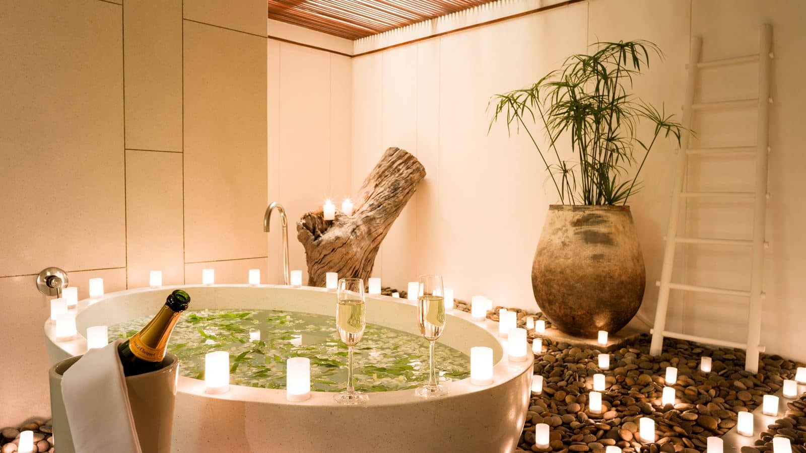 rooms-pool-residence