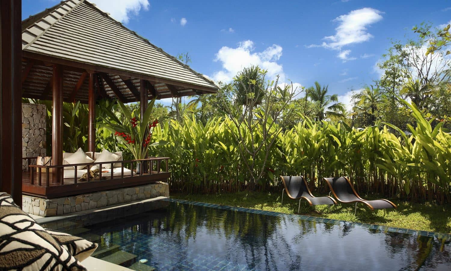 rooms-pool-residence