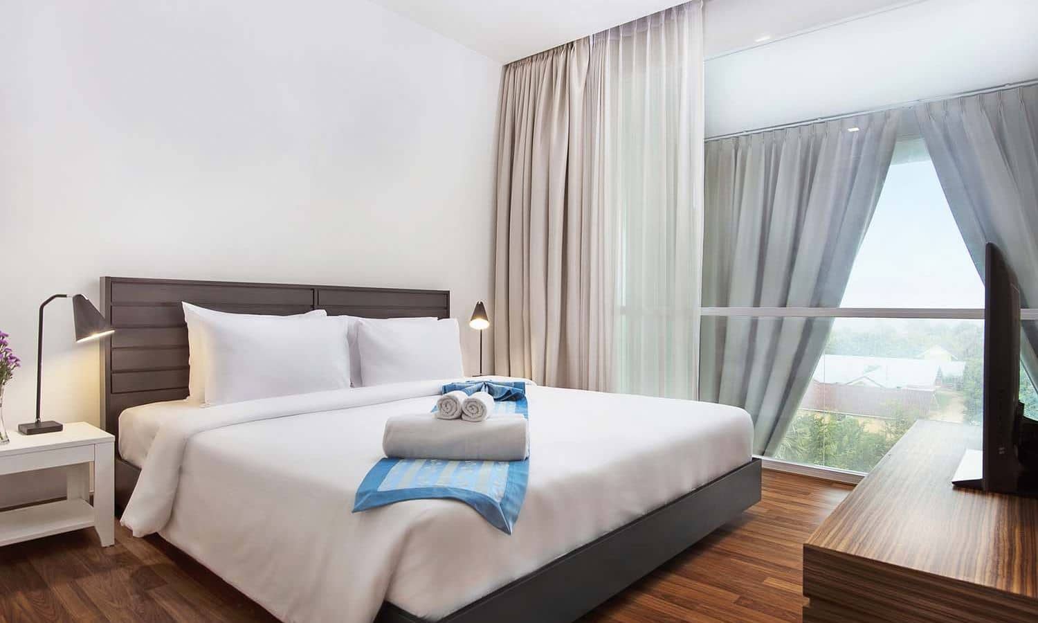 rooms-duplex-pool-access