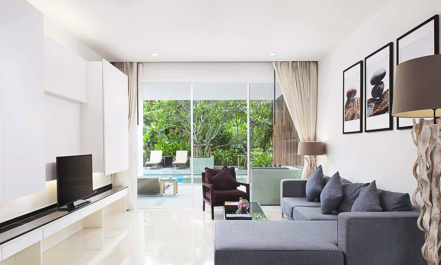 rooms-2-bedroom-corner-suite-pool-access