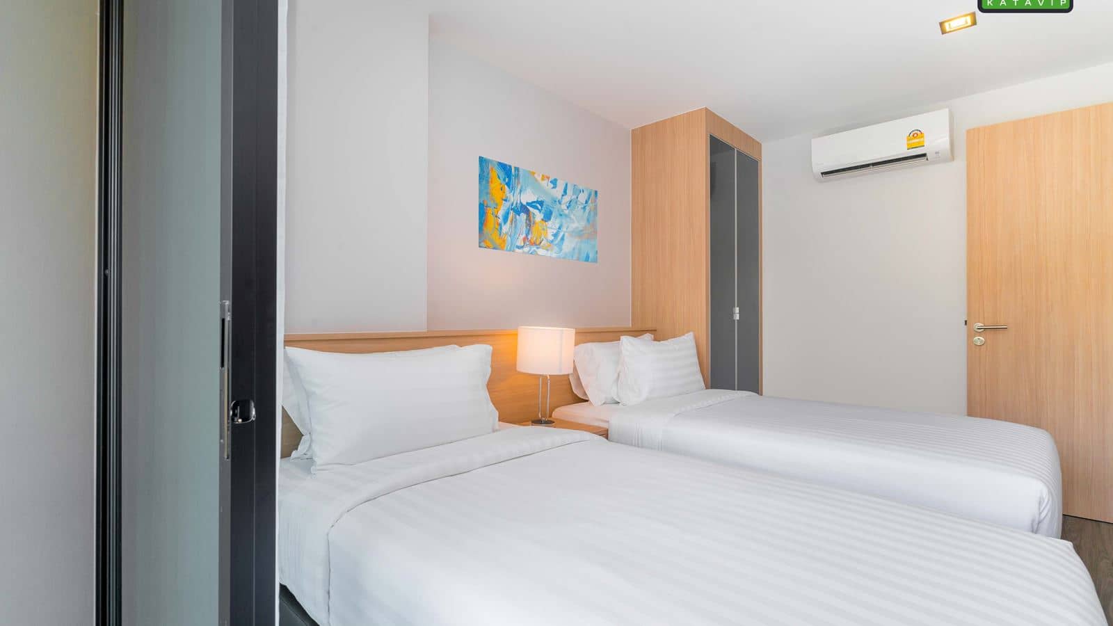 rooms-deluxe-room