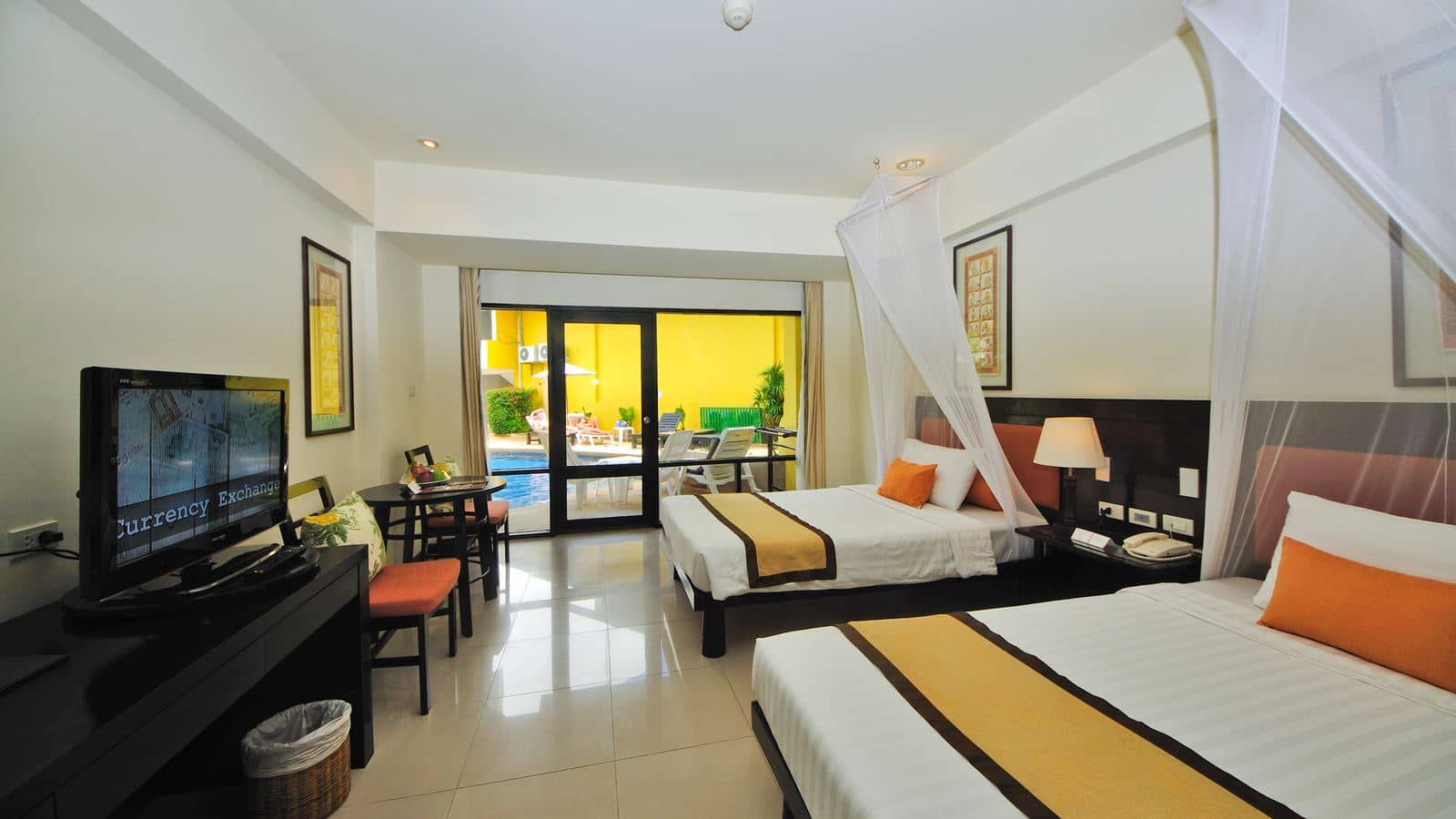 rooms-pool-access-room