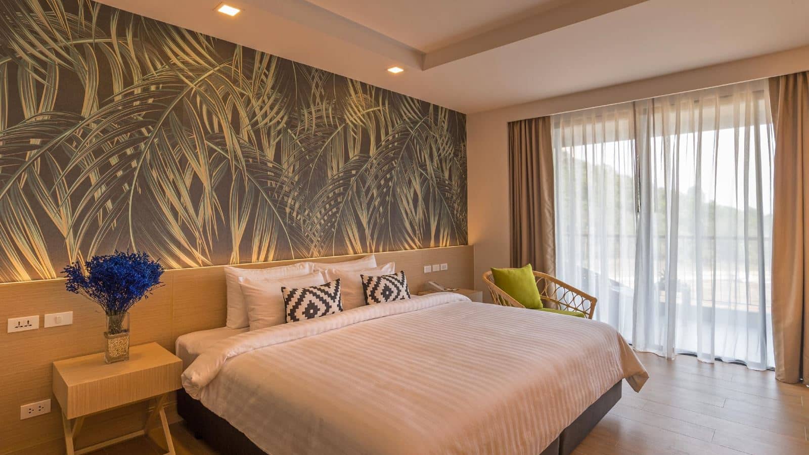 rooms-deluxe-seaview-room