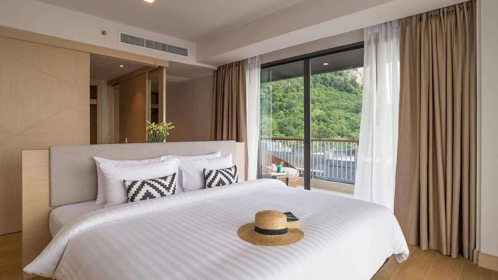 rooms-deluxe-seaview-with-outdoor-bathtub