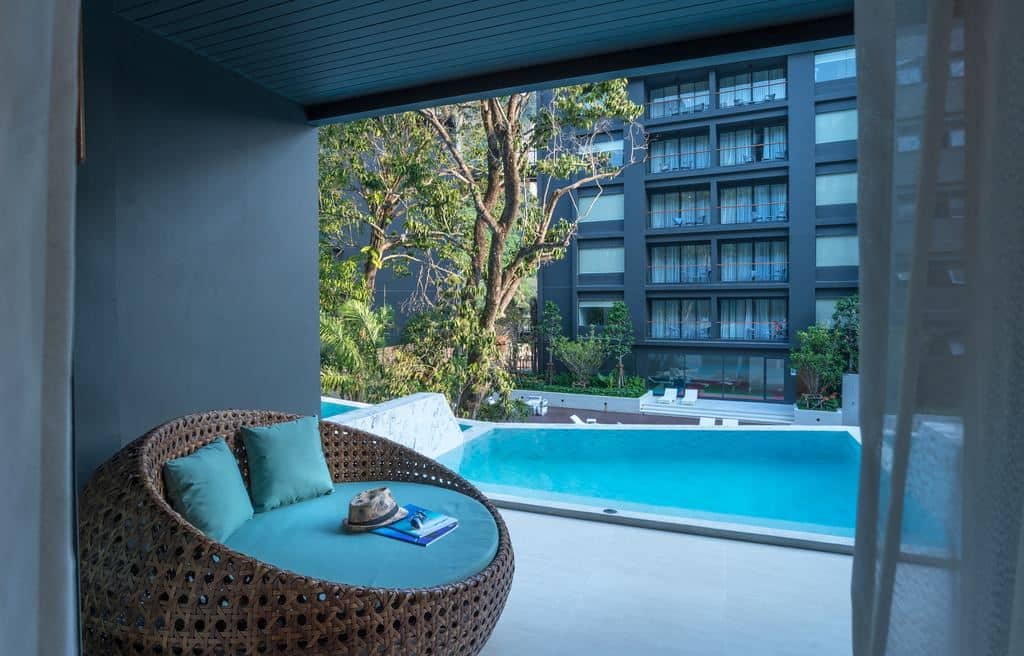 rooms-deluxe-private-outdoor-whirlpool