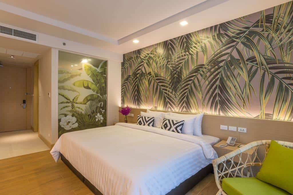 rooms-deluxe-private-outdoor-whirlpool