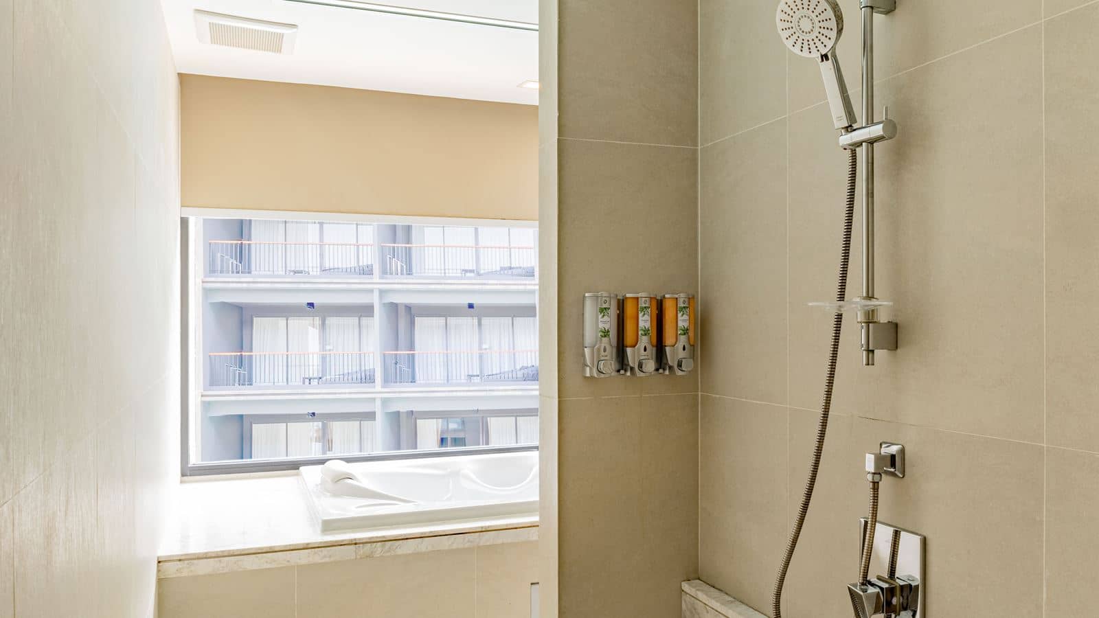 rooms-deluxe-premier-pool-view-room