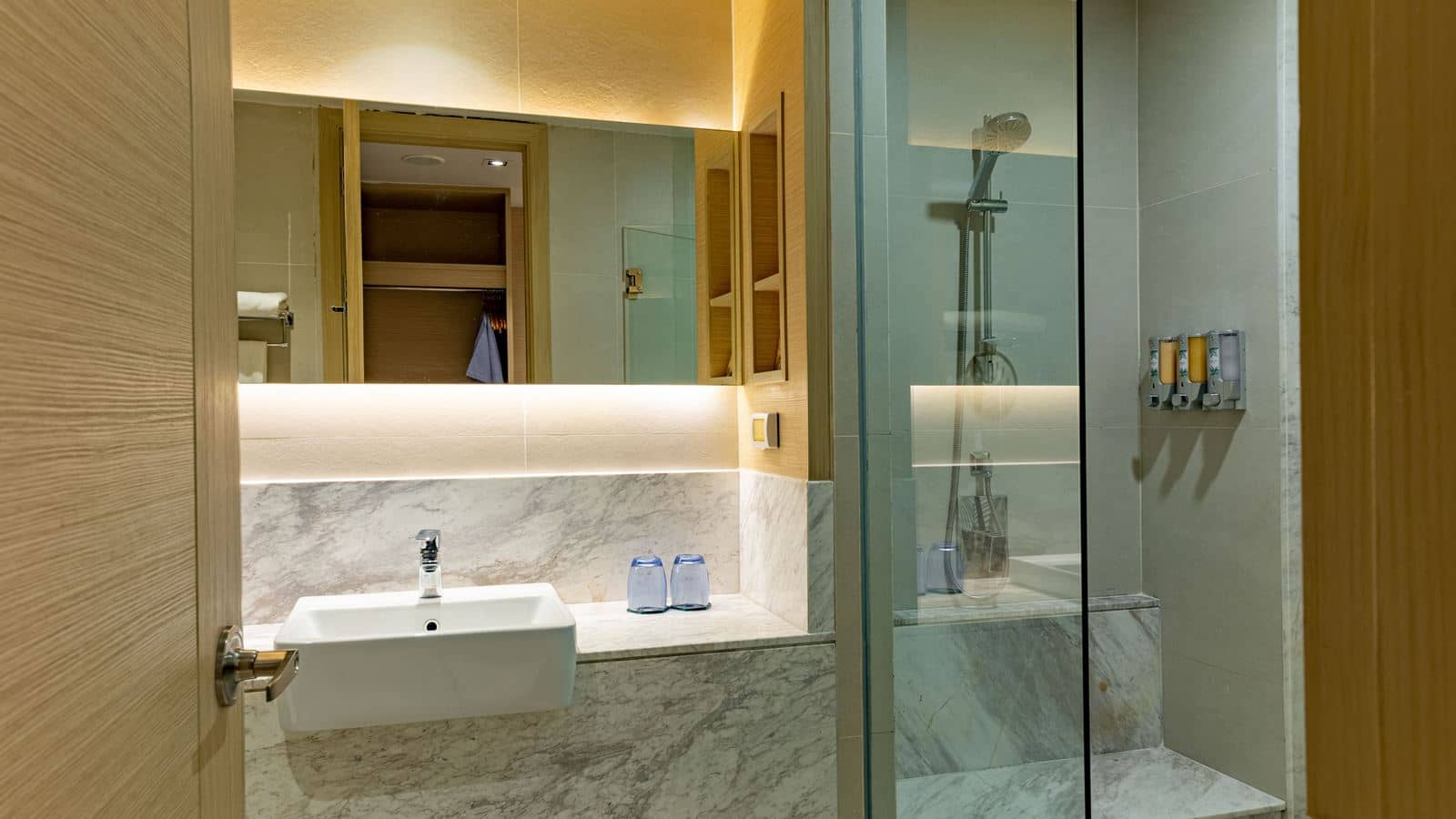 rooms-deluxe-pool-access