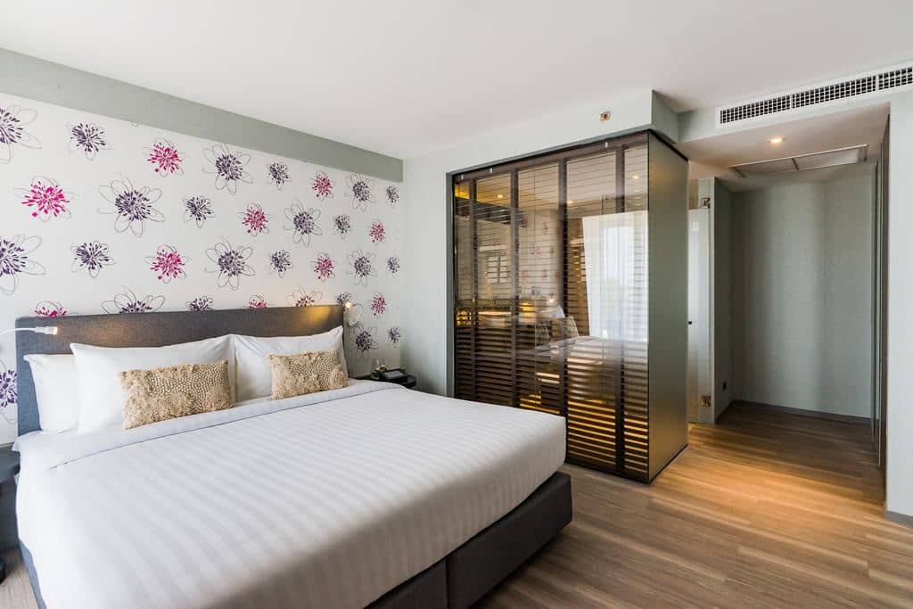 rooms-premier-city-view-balcony