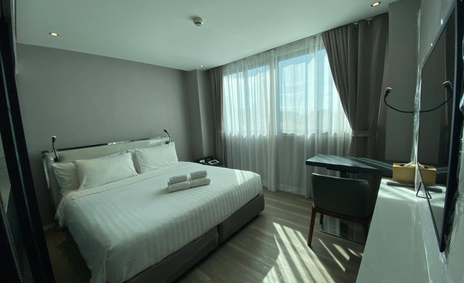 rooms-deluxe-city-view-no-balcony