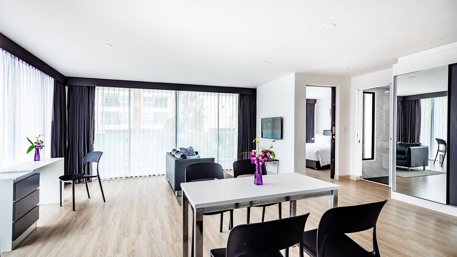 rooms-master-suite