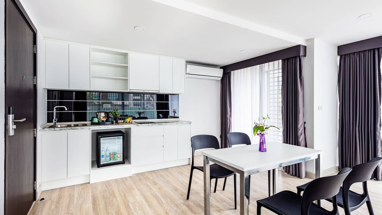 rooms-master-suite