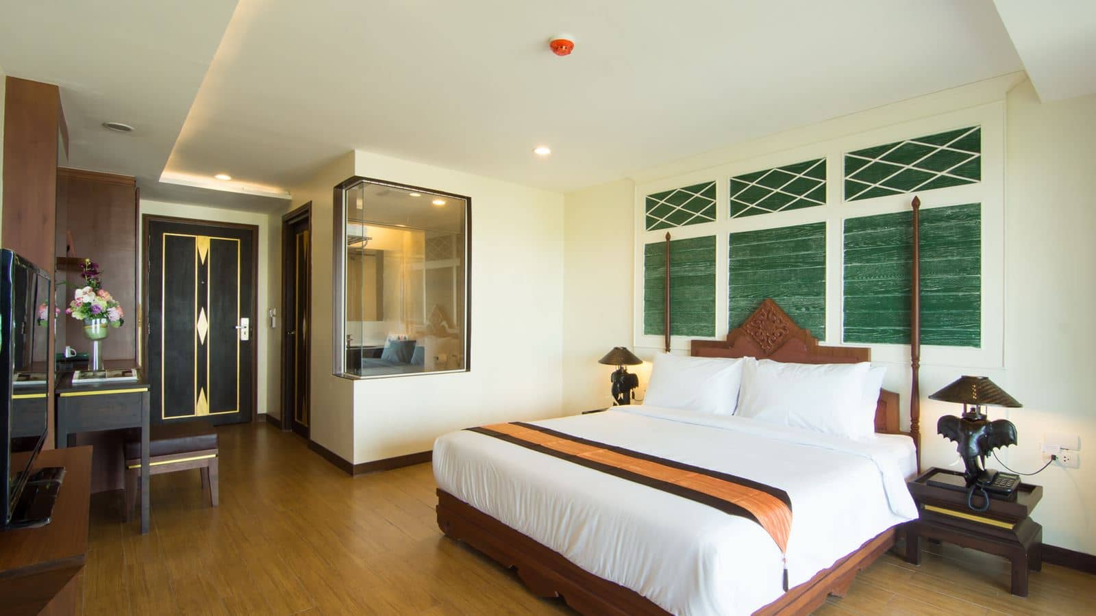 rooms-heritage-superior-pool-access