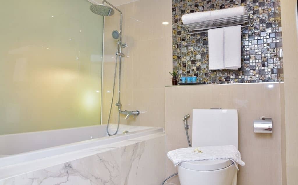 rooms-pool-access-room