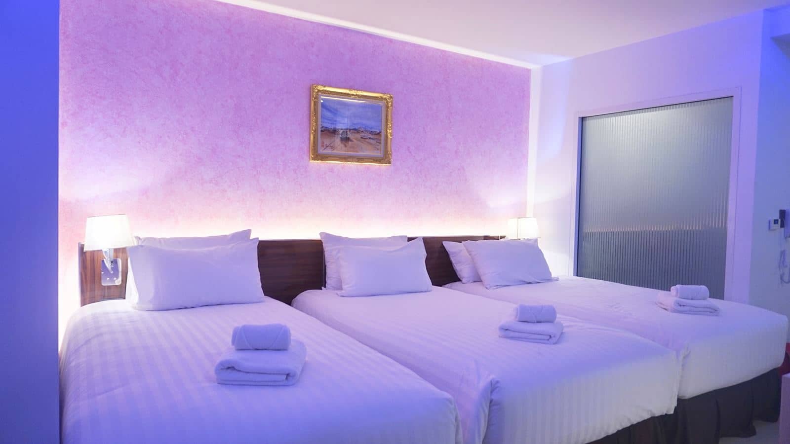 rooms-deluxe-triple-bed