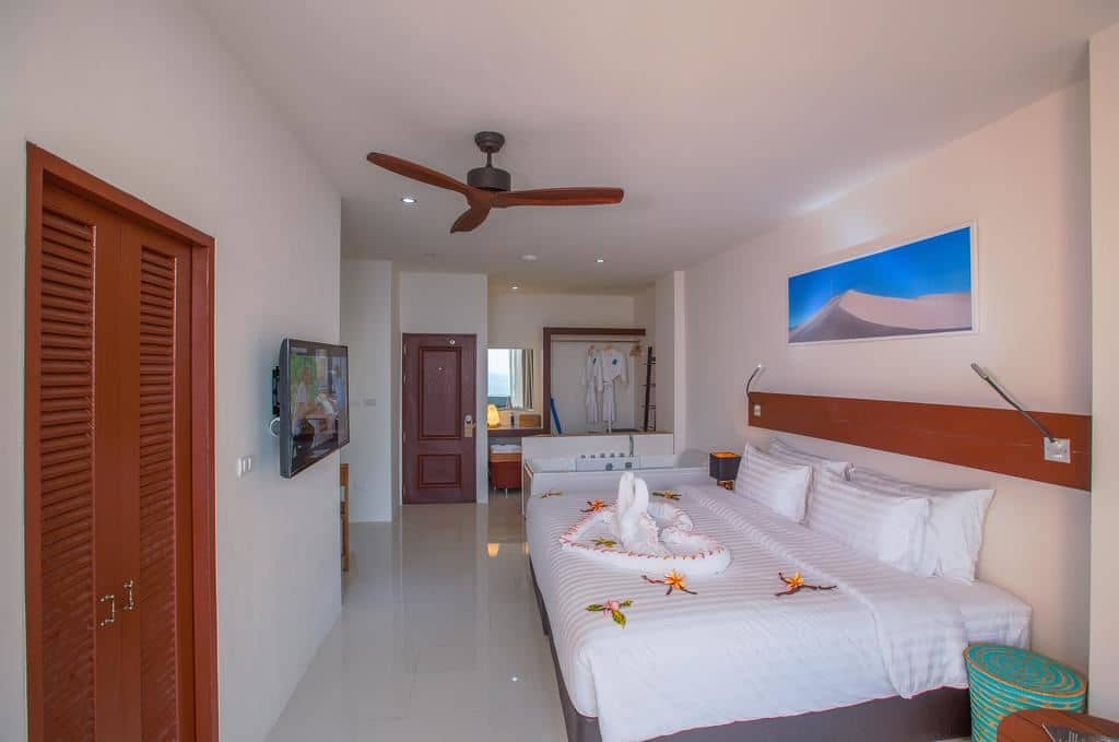 rooms-honeymoon-pool-access-jacuzzi