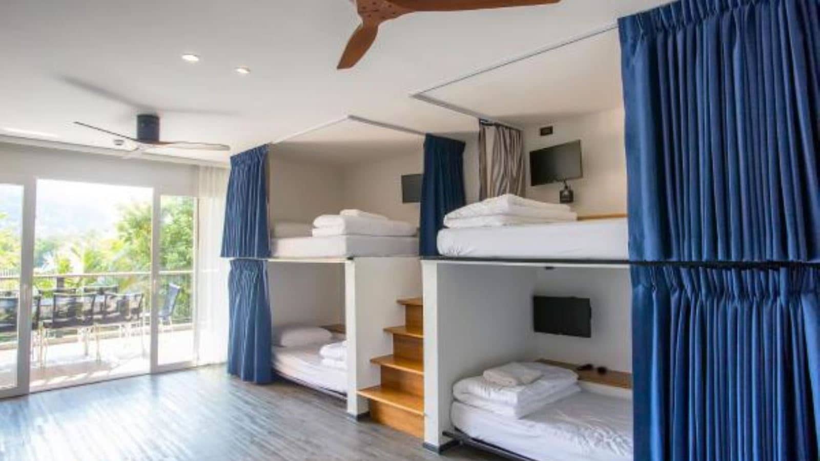 rooms-crew-cabin--4-bunk-beds